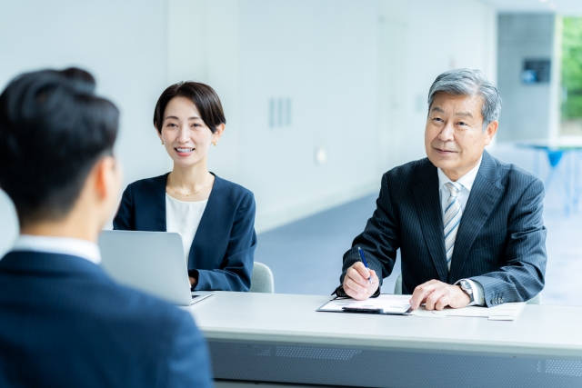 電機業界に広がる「中途採用シフト」─人材確保はスピードと柔軟性の時代へ【診断ノート】