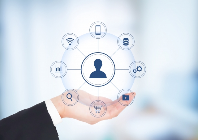 高額SFAツール導入で混乱したBtoB企業─「現場不在」のIT活用が招いた失敗と、効果を生む仕組み化支援